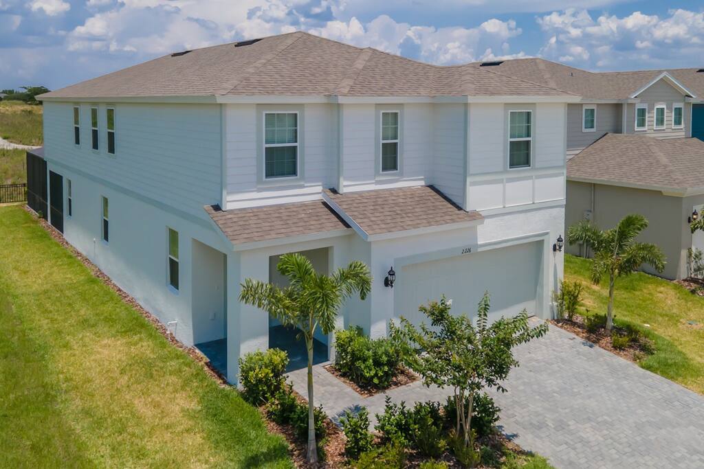 Astonishing 7BD Dream Vacation Home — 9 mi to Disney! — Davenport vacation rental